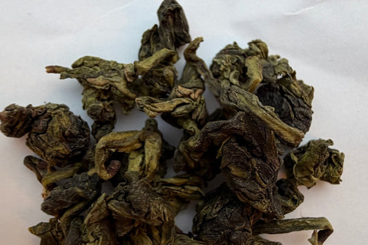 Rolled oolong tea leaves