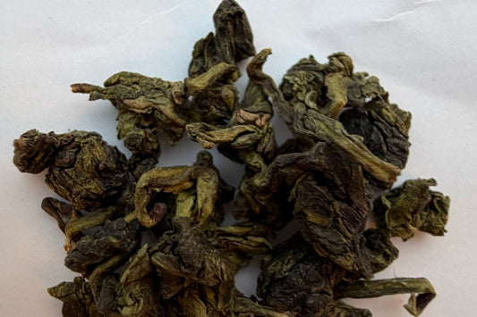 Rolled oolong tea leaves
