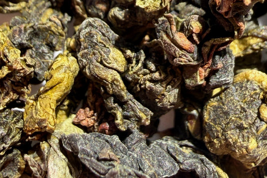 Rolled oolong tea leaves